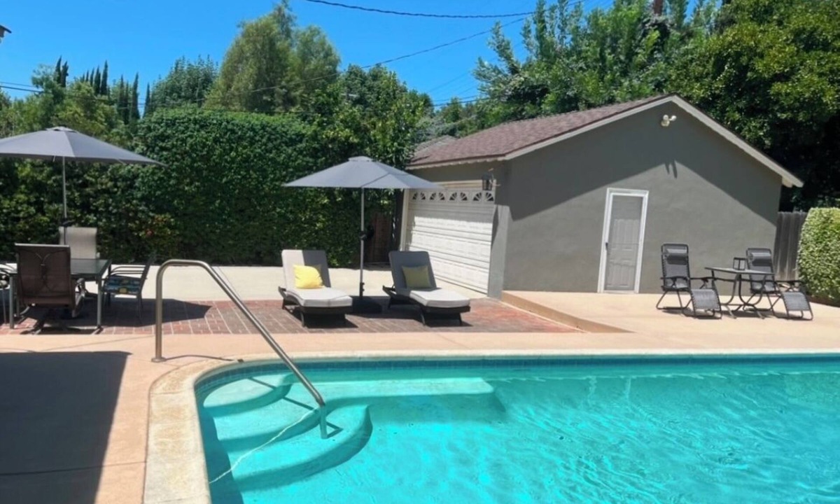 Northridge House | Northridge 3BR 2BA Pool Home Quiet Street Parking Close to CSUN