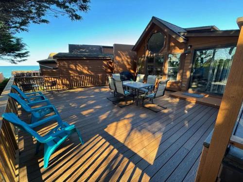 Smith River House | Ocean Cabin 19 with Jacuzzi and Spacious Deck