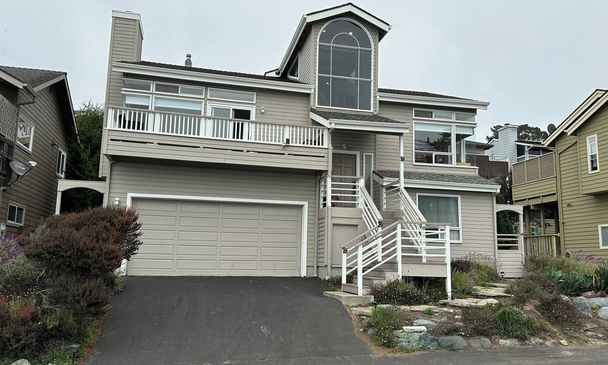 Marine Terrace House | Ocean Deck View! Spacious 5-bedroom with King Suites in Beach walk Cambria!