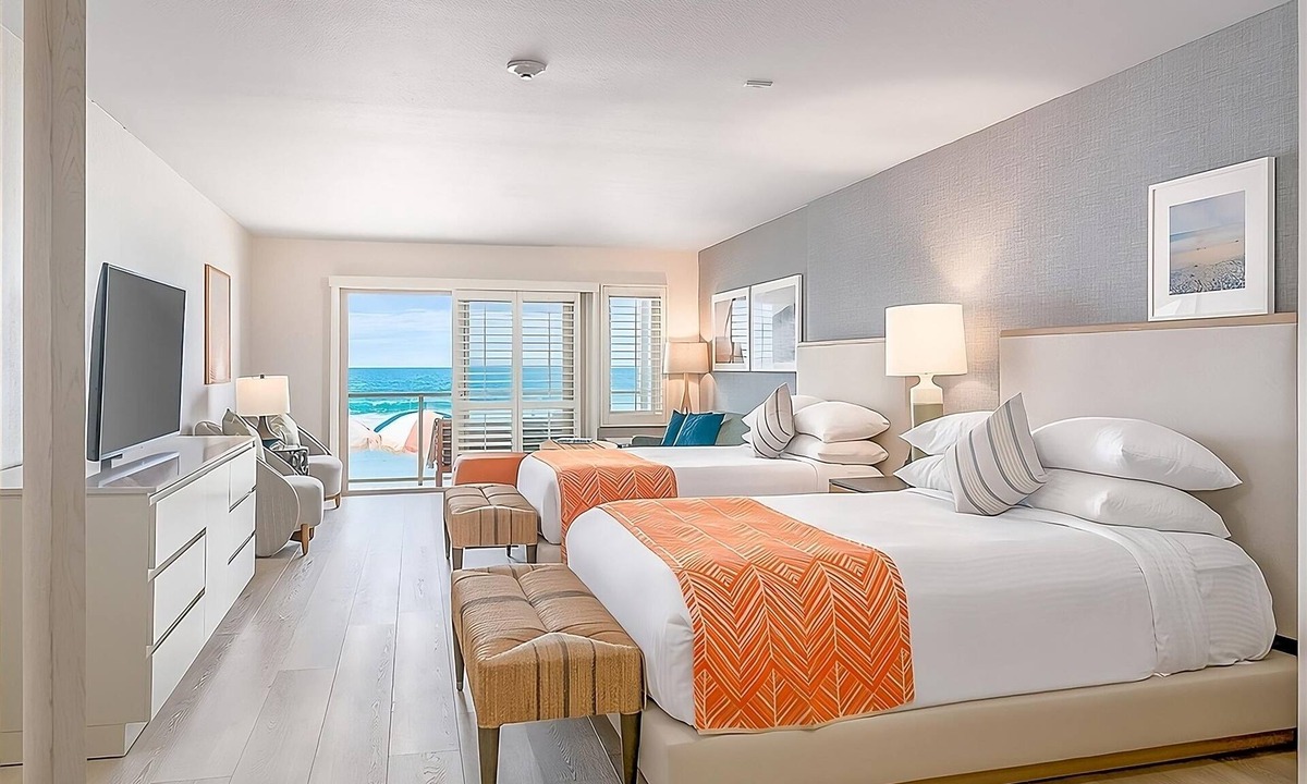 Carlsbad Village Hotel | Ocean Front 2 Queen at Beach Terrace, Outdoor Pool, Free Breakfast