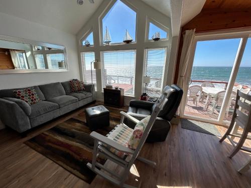 Smith River House | OceanFront Cabin 10, Jacuzzi & Breathtaking Views