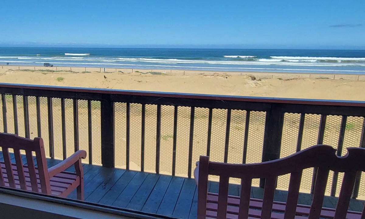 Oceano House | OCEANFRONTSTAYS.COM- SLEEPS 6 TOTAL - Active Discounts - Sorry No Pets Allowed