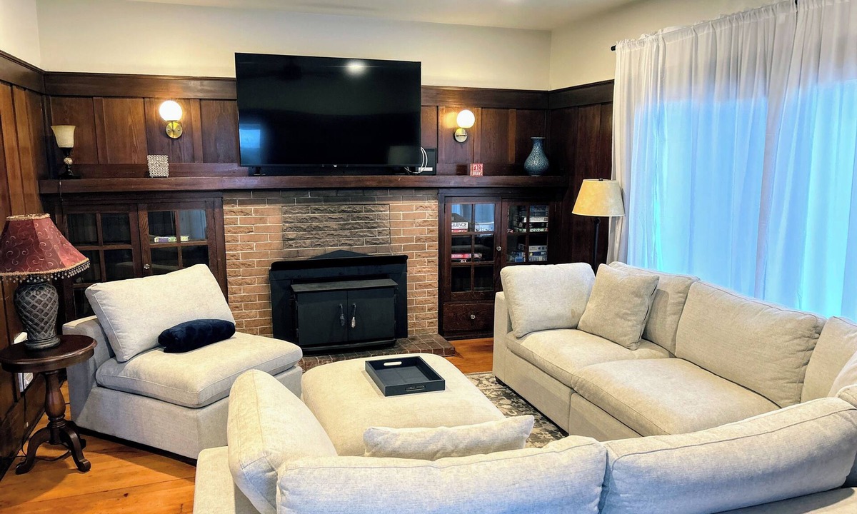 Eureka House | Oceanview Retreat — 2BR, Walk to the Beach