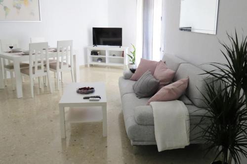 San Lorenzo Apartment | Patios de San Rafael