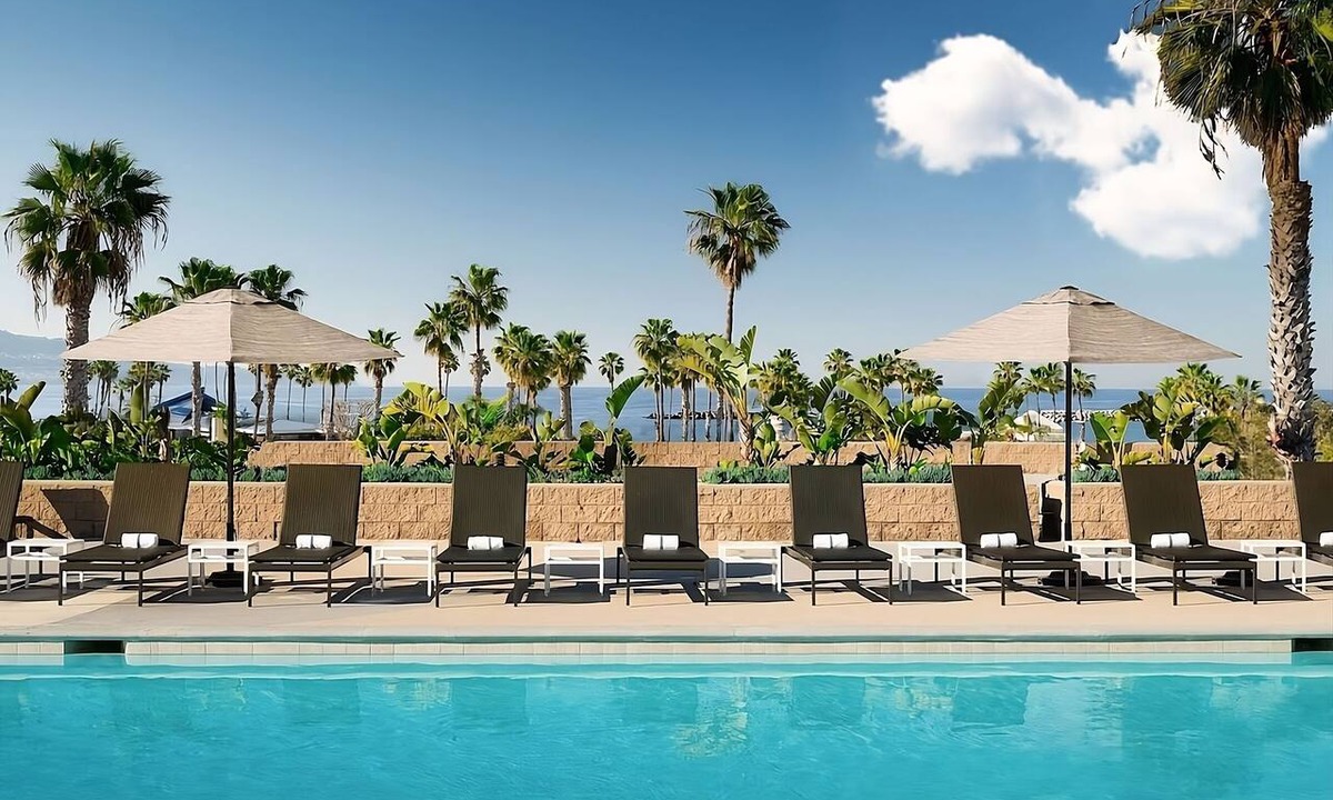 South Redondo Hotel | Pet-Friendly Beach Bliss! Just Steps to the Beach, Relaxing Outdoor Pool