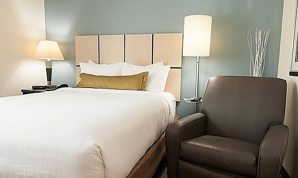 Anaheim Resort Hotel | Pet-Friendly Studio Near Disneyland w/Full Kitchen & BBQ Access