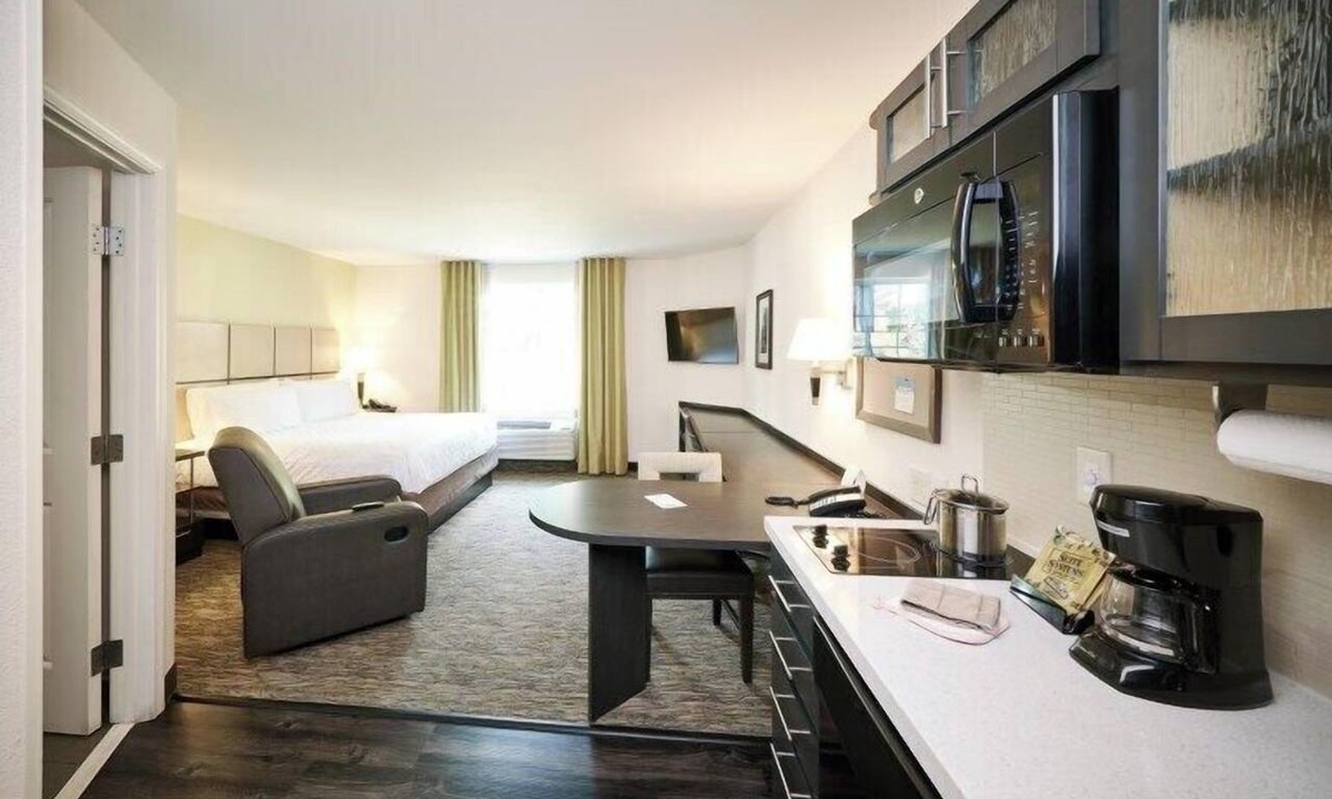 Anaheim Resort Hotel | Pet-Friendly Studio w/Full Kitchen | Close to Disneyland,