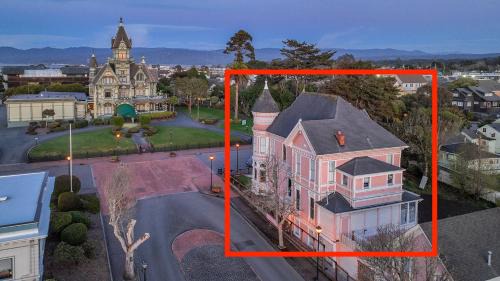 Old Town Eureka Hotel | Pinc Lady Mansion