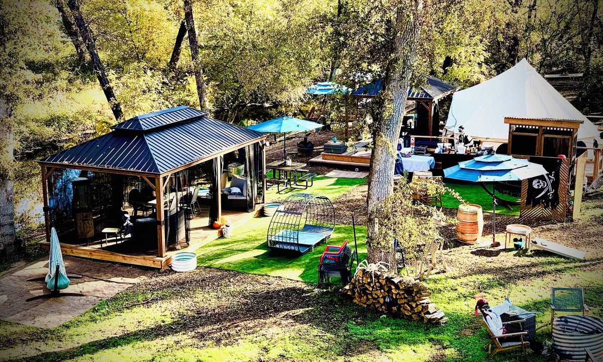 Penn Valley RV Rental | Pleasant Valley Creekside Glamping, Pet Friendly