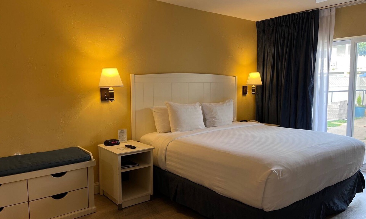Downtown Monterey Cabin | Premium King Fireplace Room Walking Distance from the Beach!