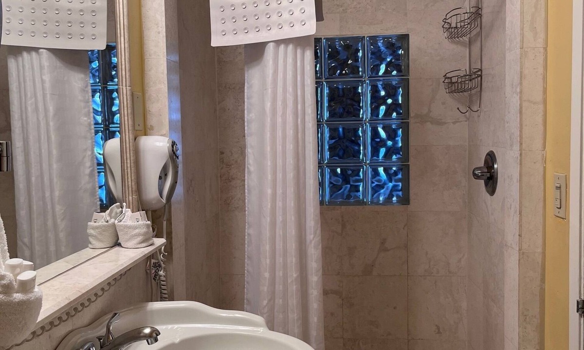 Downtown Monterey Cabin | Premium King Fireplace Room Walking Distance from the Beach!
