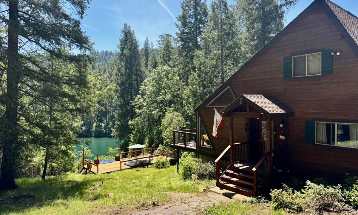 Nevada City Cabin | Private Lakefront Sanctuary | Cedar Hot Tub + 6 Acres, No Neighbors