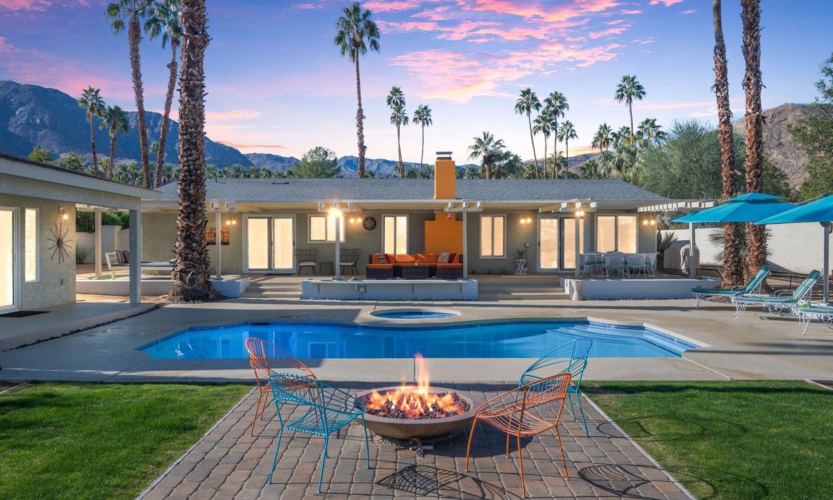 Magnesia Falls Cove House | Private Mid Century Oasis with Amazing Views has open dates for Fall 2026!