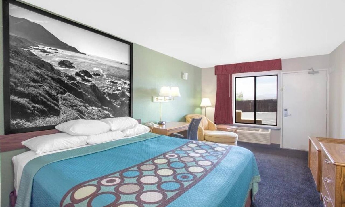 Barstow Apartment | Queen Bed|Accessible|Nsmk