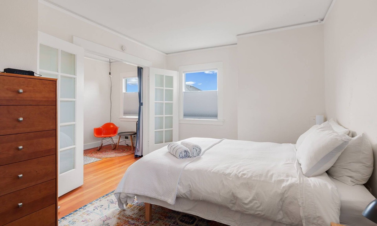 Bushrod House | Quiet, Comfortable, Clean. Turnkey & Easy Access to SF, Berkeley, Oakland