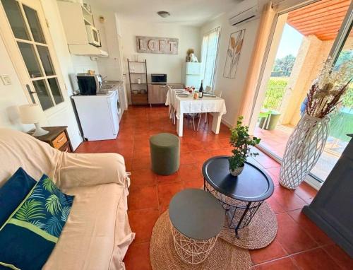 Sainte-Cecile-les-Vignes Apartment | Quiet, shared pool, secure residence, view, free parking