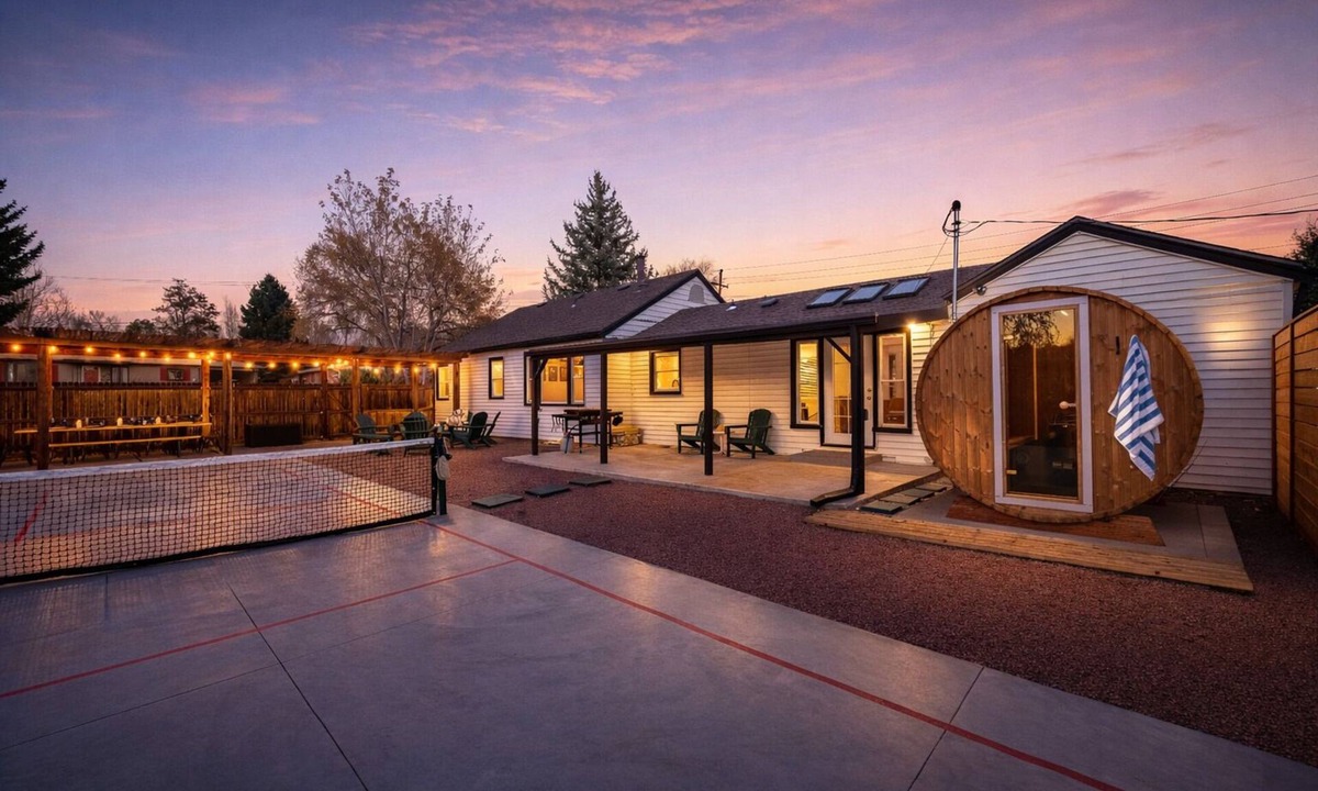 Scenic Heights House | Retro oasis w/private pickleball & sauna, close to Red Rocks & CO ski mountains
