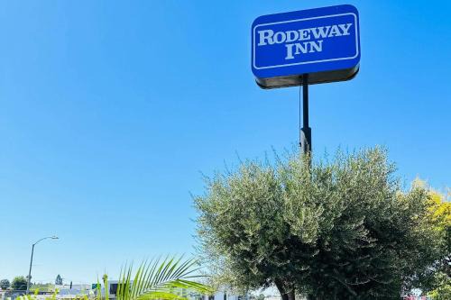 Lemon Grove Hotel | Rodeway Inn Lemon Grove San Diego East