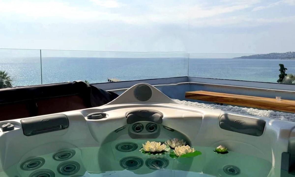 Nees Pagases Apartment | Rooftop Loft With Hydromassage