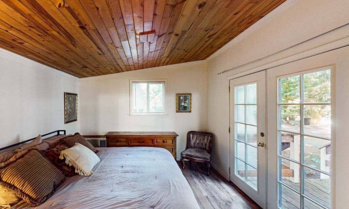 Cobb Apartment | Rouge Cobb Mountain Hotel - Cabin 4