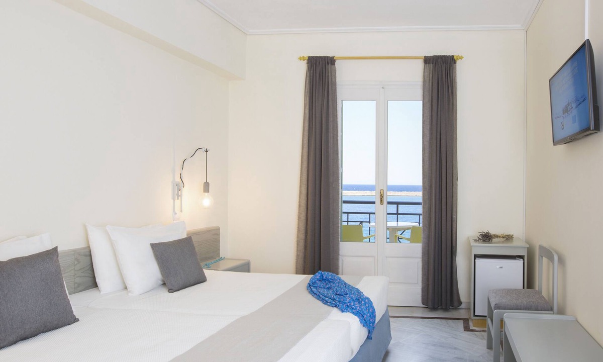 Karlovassi Hotel | Samaina Port