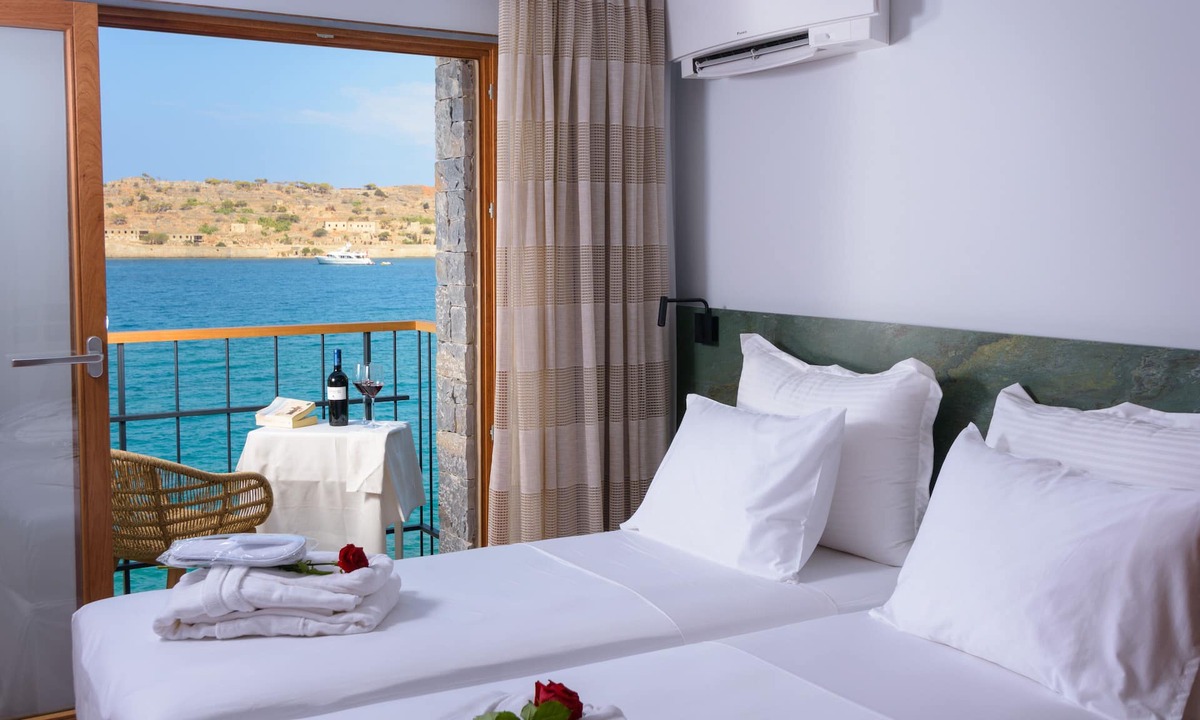 Plaka Villa | Sea Front Villa in Plaka