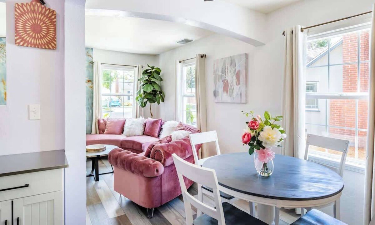 Riverside House | Sea Shells close to Downtown Riverside UCR CBU RC