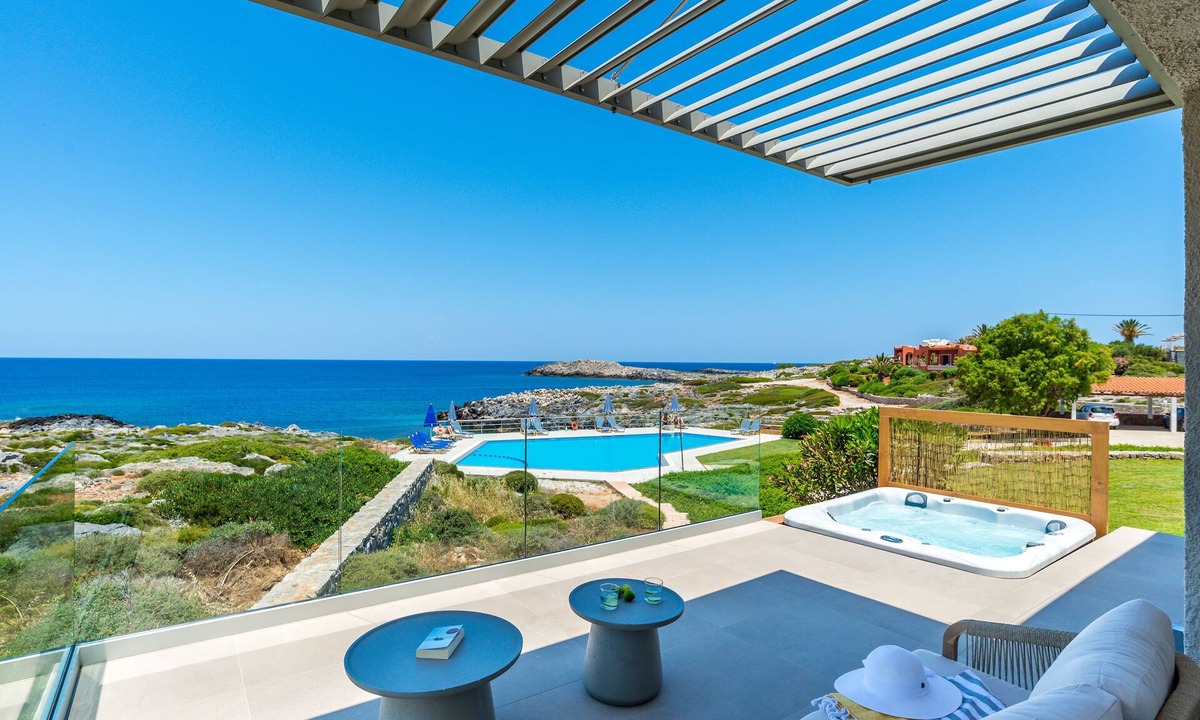 Stavros Apartment | Seafront Junior Villa with private heated Jacuzzi