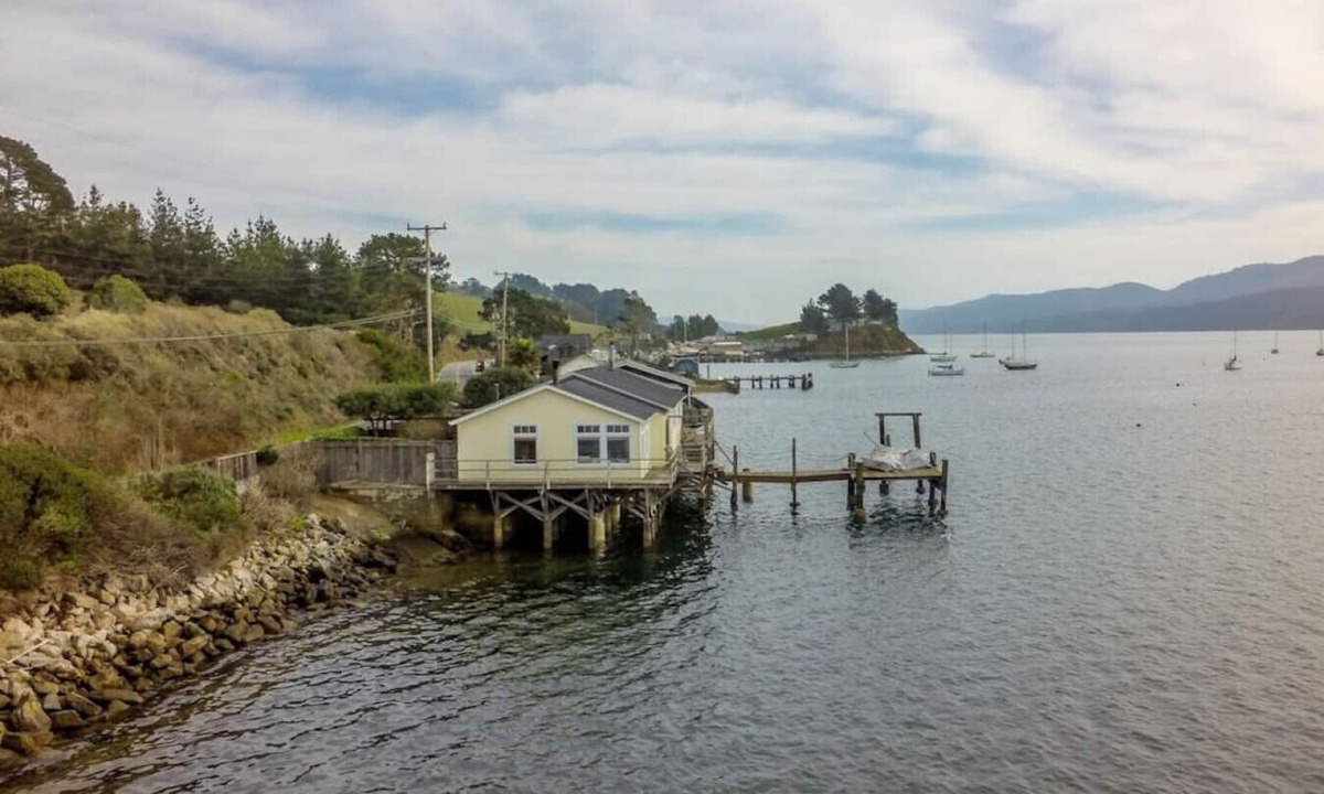 Marshall House | Seamist Studio | Cozy Coastal Getaway w/Bay Views