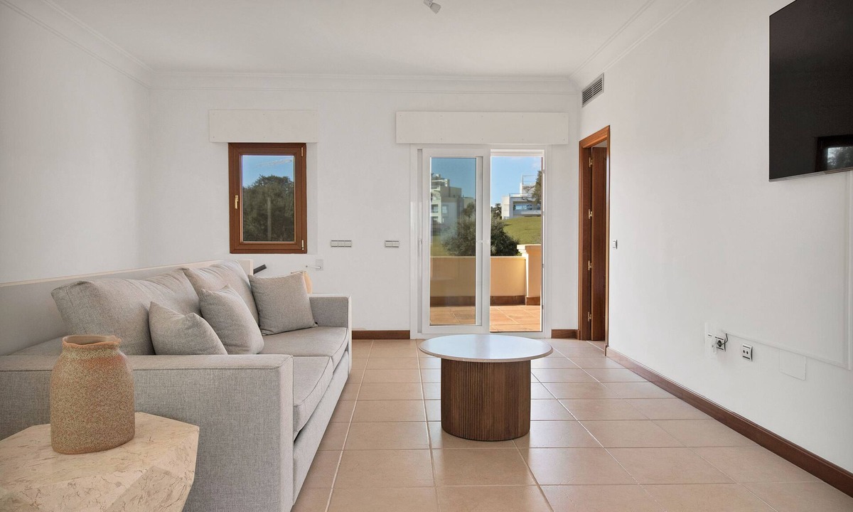 San Roque Villa | Spacious 4 Bed Villa on Frontline of San Roque Golf Club Old Course
