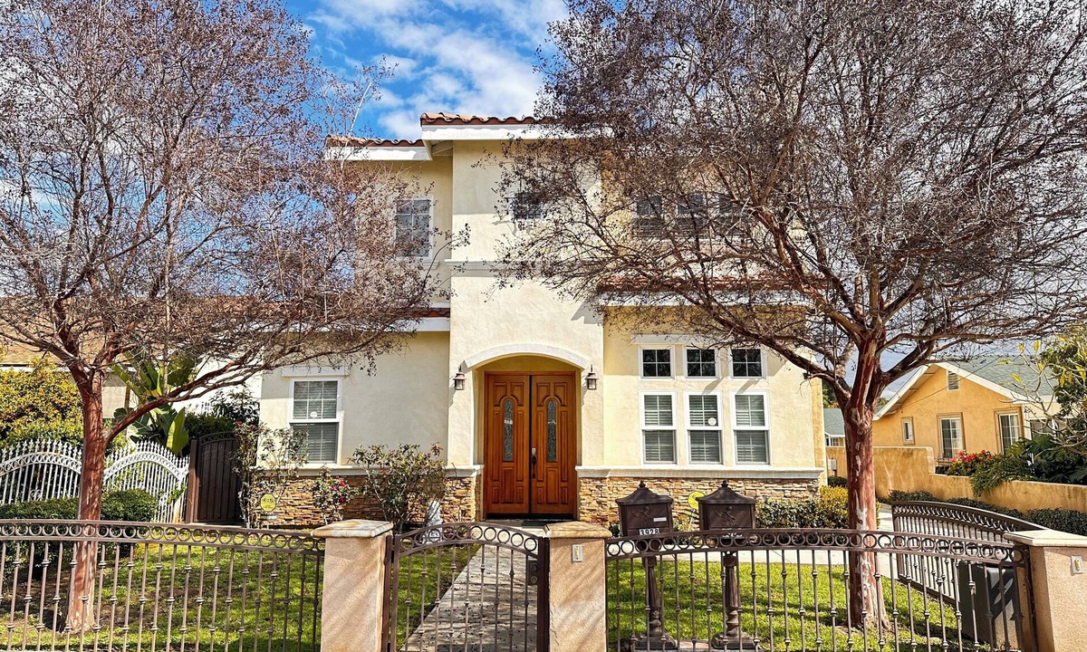 Rosemead House | Spacious 5-bedroom house in charming San Gabriel with Tasla charging