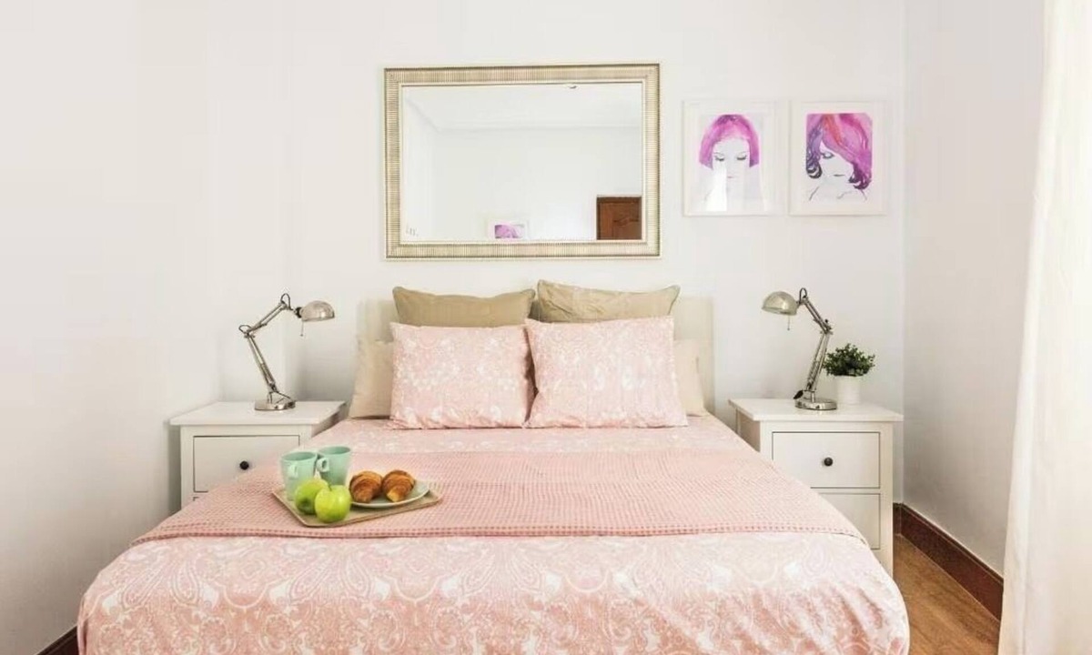 Literary Quarter Apartment | Spacious apartment for groups in Puerta del Sol