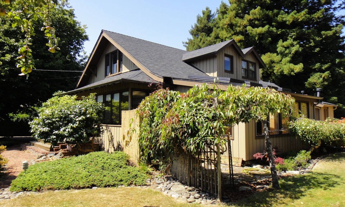 Myrtletown House | Spacious & Comfy, nr Zoo SKYWALK, Garden, Redwoods, Park, & even great 4 HORSES!
