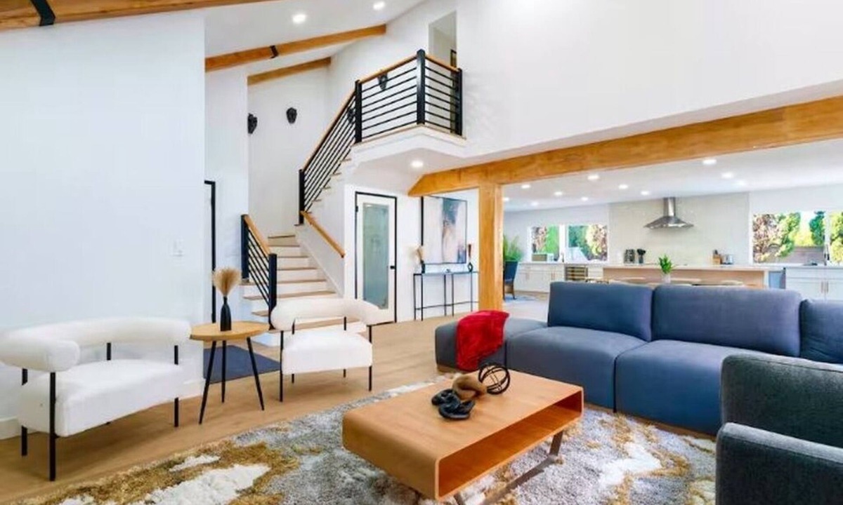 Westminster House | Spacious Designer Pool House