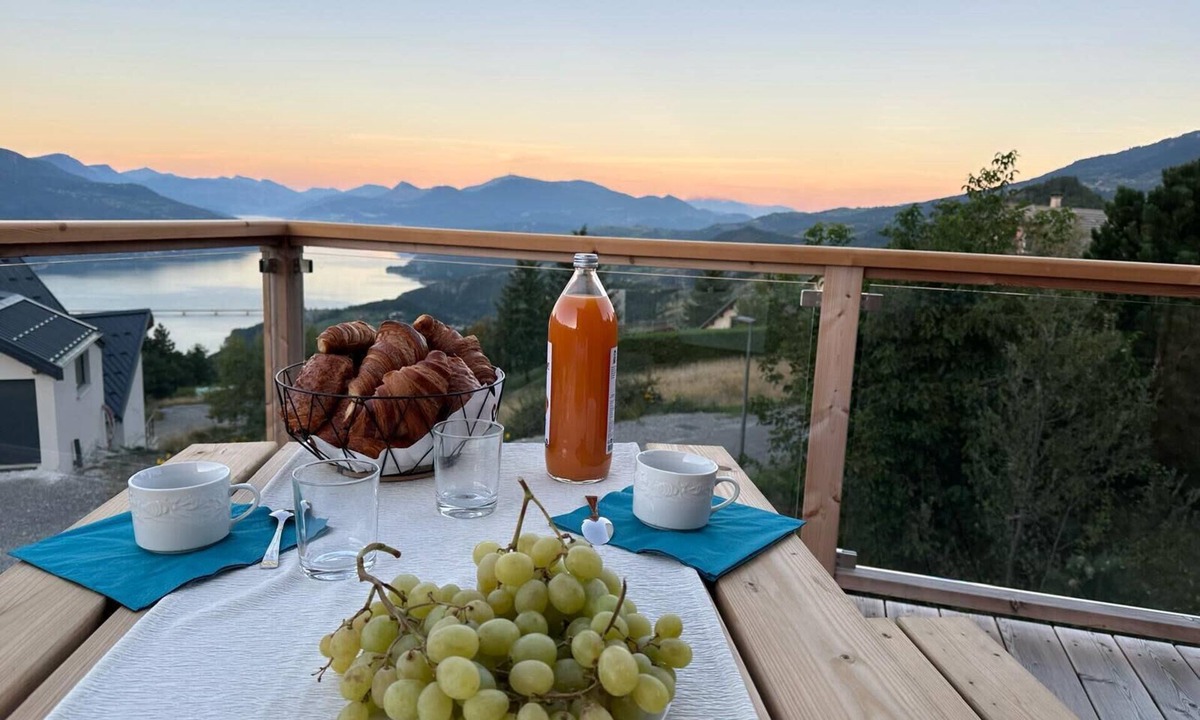 Puy-Sanieres House | Spacious house with stunning views, Puy-Sanières