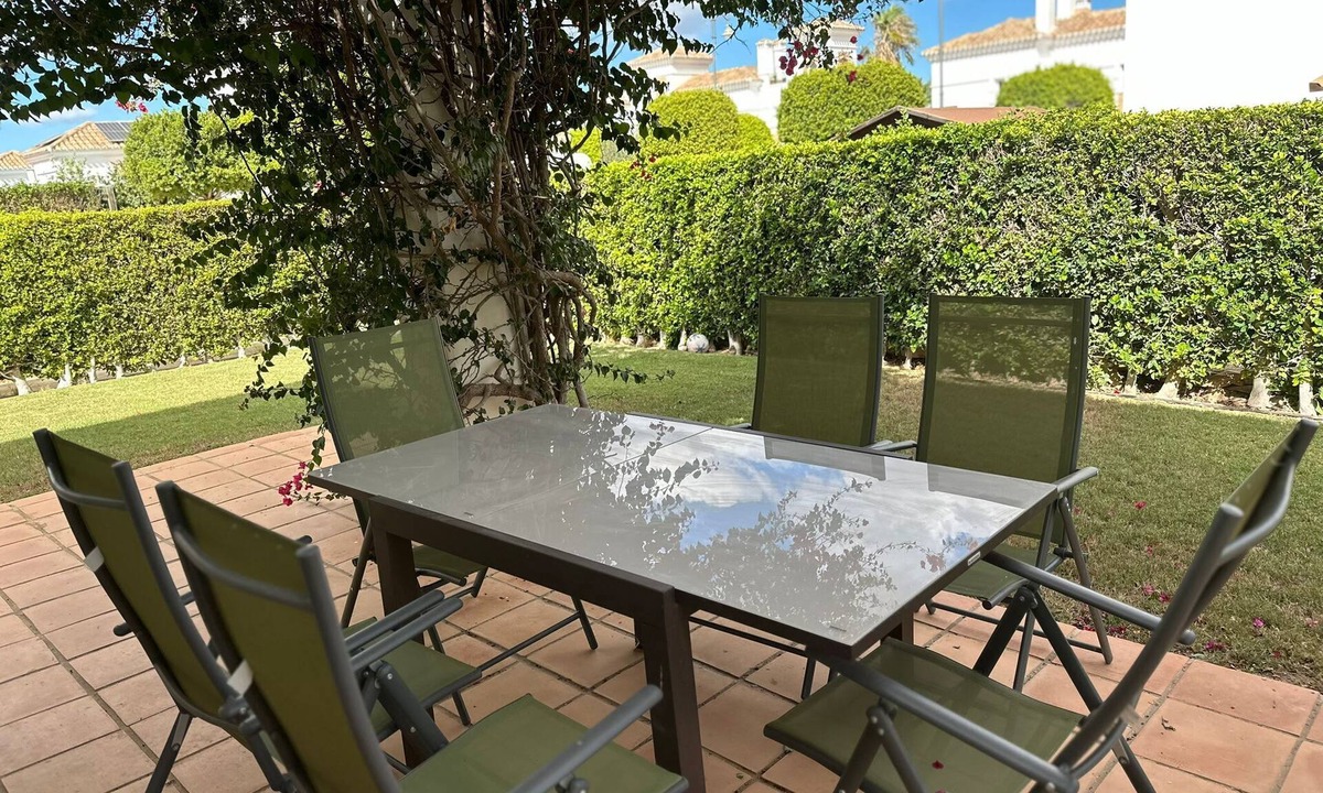 Roldan Villa | Spacious villa with big garden - DN32LT