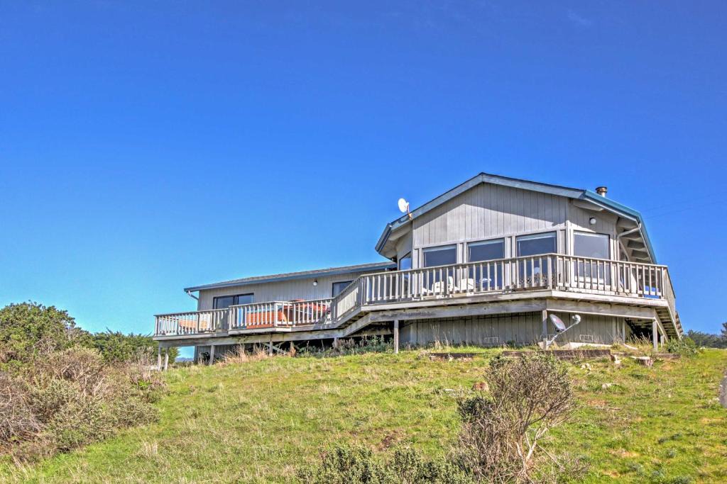 Manchester House | Spectacular Ocean View Retreat w/Hot Tub