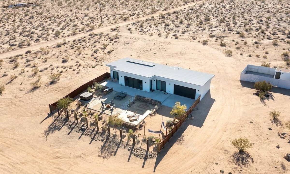 Landers House | Stargazer Retreat and Pet friendly escape.