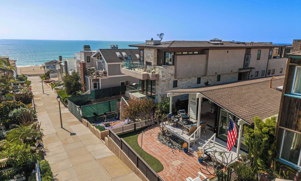 Sand Section House | Steps to Sand | Beach Home