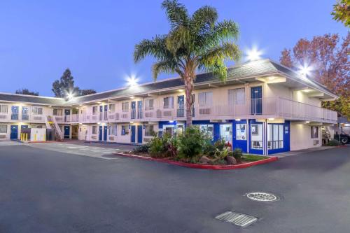 Hayward Hotel | Studio 6 Hayward, CA Silicon Valley Gateway