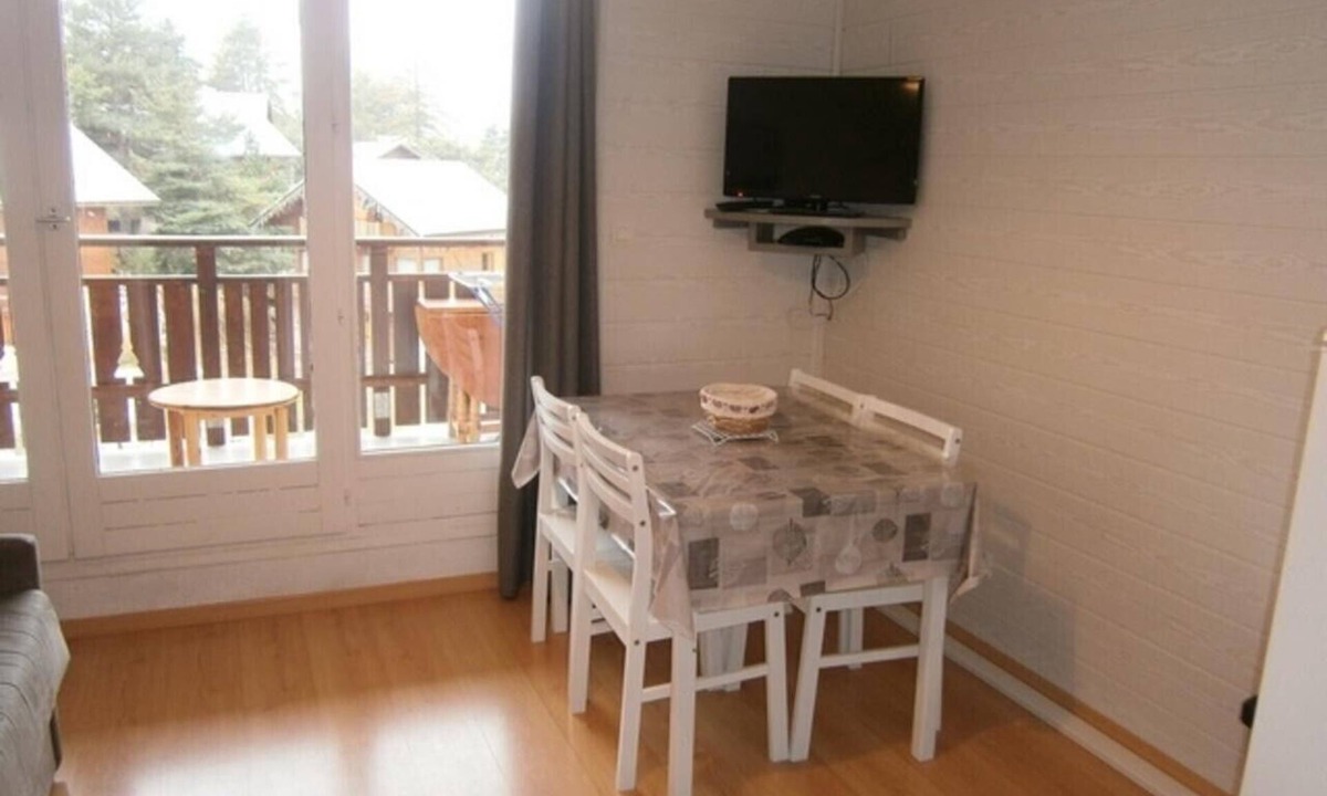 La Joue du Loup Apartment | Studio Apartment "Les Fontettes 2" near Slopes with Balcony & Shared Pool