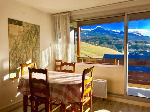 Villard-de-Lans Apartment | Studio cabine avec balcon, vue montagnes proche centre village - FR-1-515-68