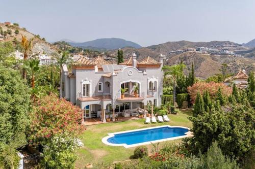 Benahavis Villa | Stunning 5 bed Andalucian villa La Quinta RDR422