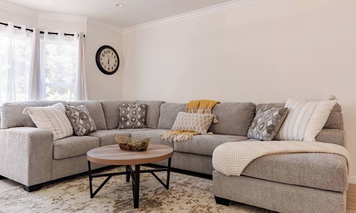 Downtown Apartment | Stylish Getaway Glendale!