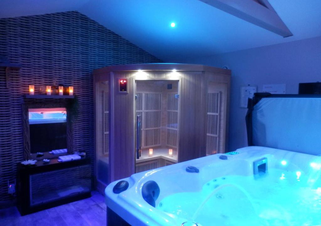 Lambesc Bed & Breakfast | Suite luxe avec sauna et jacuzzi privée