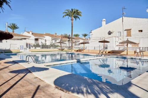 Gran Alacant Apartment | Sunny Coastal Retreat with Pool & Terrace