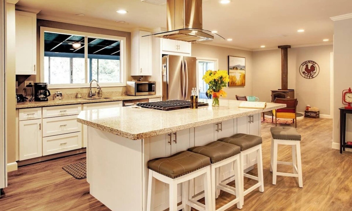 Freestone House | Sunny Spacious Wine Country Retreat 2BD 2BA
