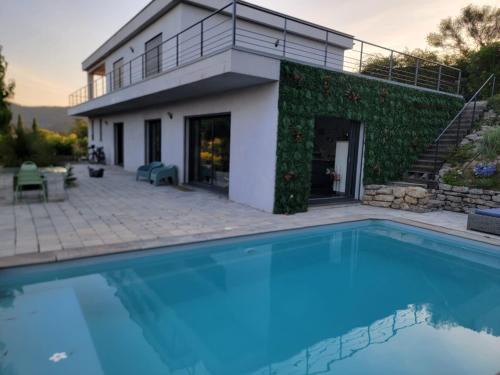 Manosque Bed & Breakfast | TAKAMAKA
