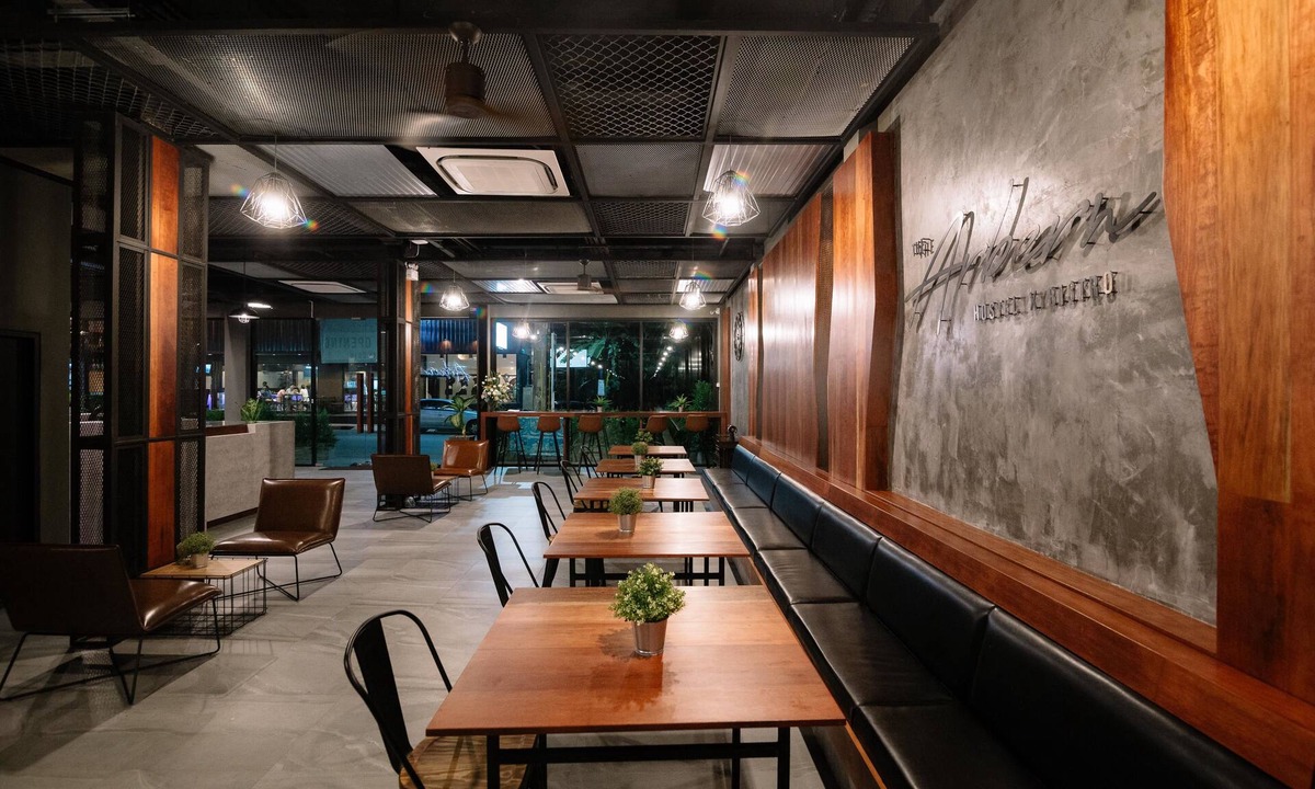 Talat Yai Hotel | The Arbern Hostel x Bistro