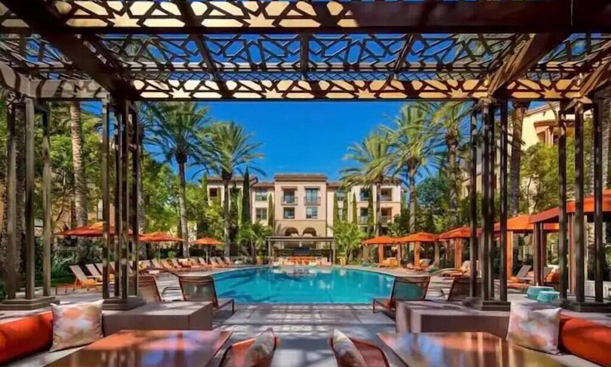 Irvine Apartment | The Village 5 Mins Walk Distance to Irvine Spectrum Center